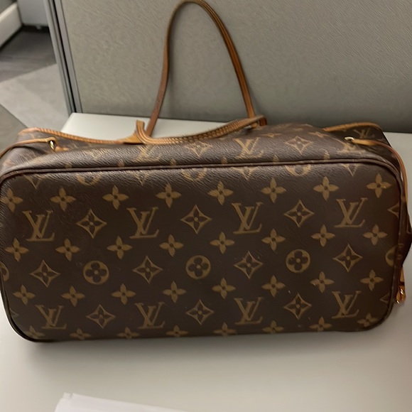 Louis Vuitton never full bag with red interior - Picture 5 of 6